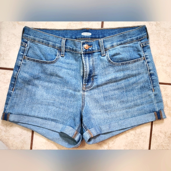 Old Navy Mid-Rise Jean Shorts w/ 3" inseam, NWOT - Picture 1 of 6